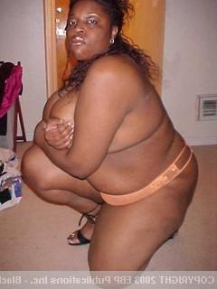 15P Thick ass black girls undressing and posing
