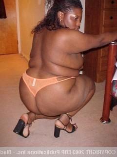 15P Thick ass black girls undressing and posing