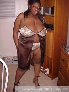15P Thick ass black girls undressing and posing