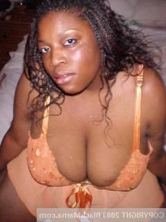 15P Thick ass black girls undressing and posing
