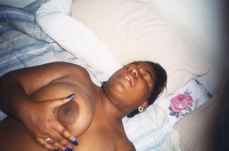 15P Thick ass black girls undressing and posing