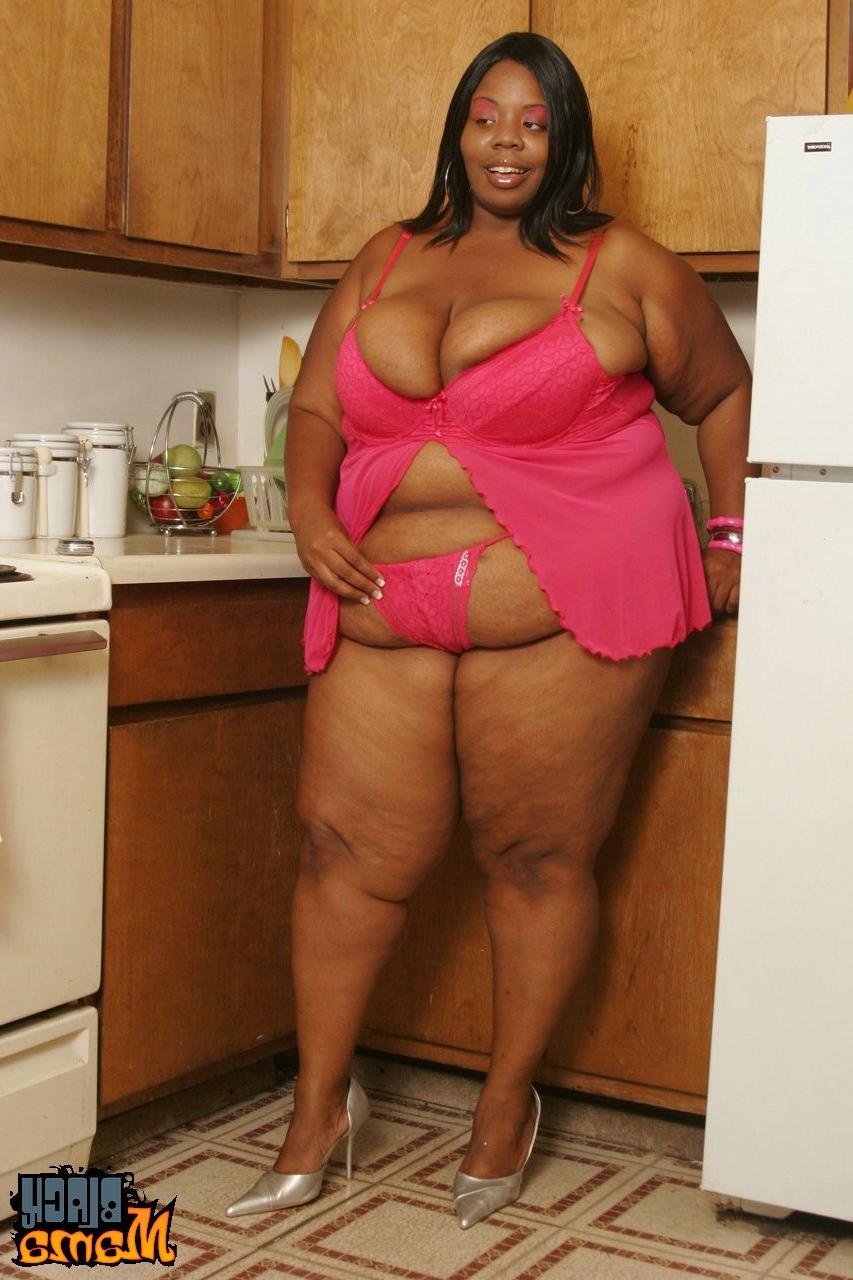 15P Thick ass black girls undressing and posing