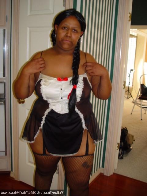 15P Thick ass black girls undressing and posing