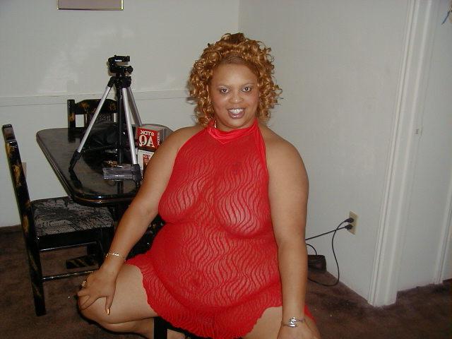 15P Thick ass black girls undressing and posing