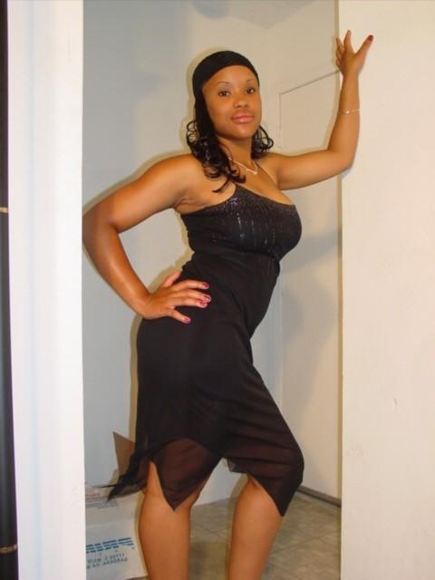 15P Thick ass black girls undressing and posing