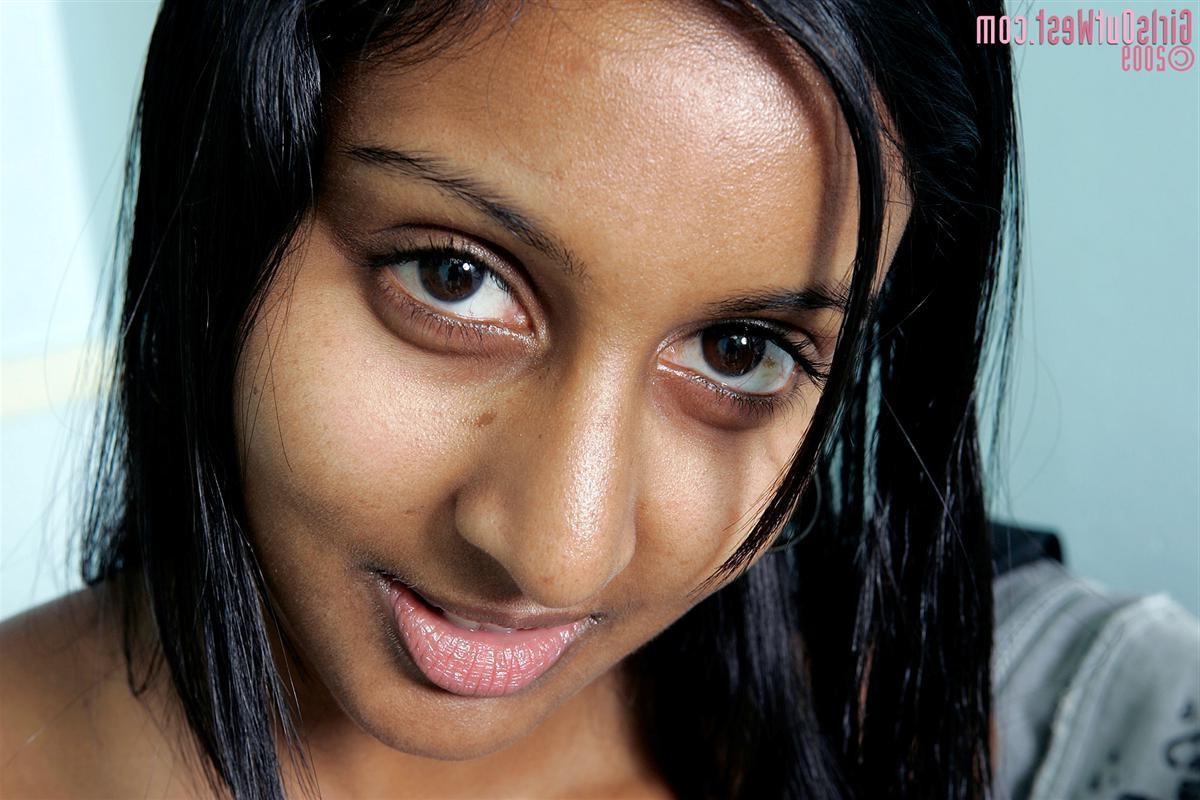16P Amateur Sri Lankan babe stripping off nude in the bathroom