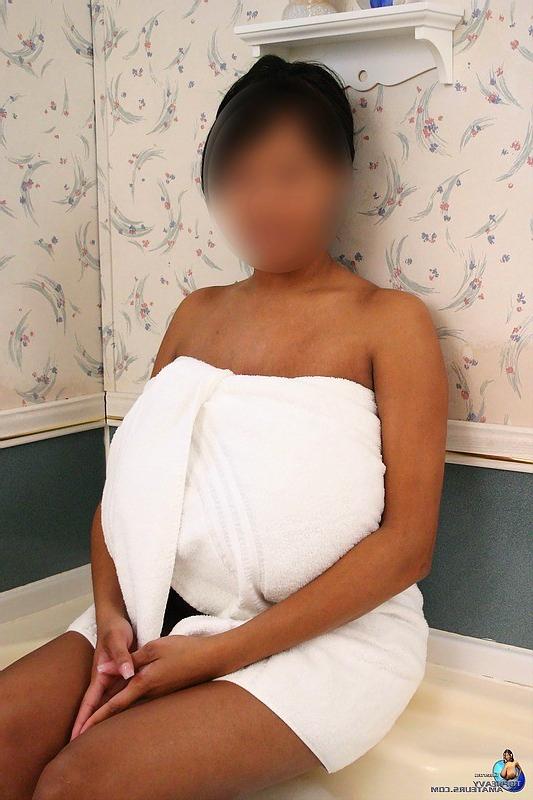 15P Giant boobs mistery amateur Cheron bubble bath pics