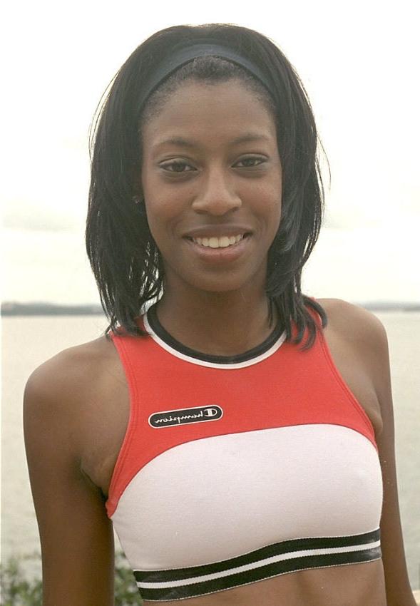 15P Hot ebony cheerleader naked in park