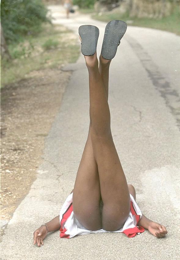 15P Hot ebony cheerleader naked in park