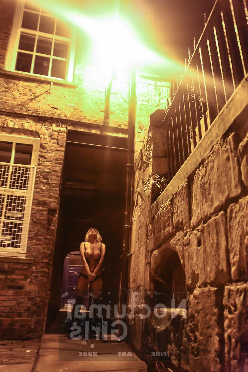 6P Blond girl posing nude in the night time