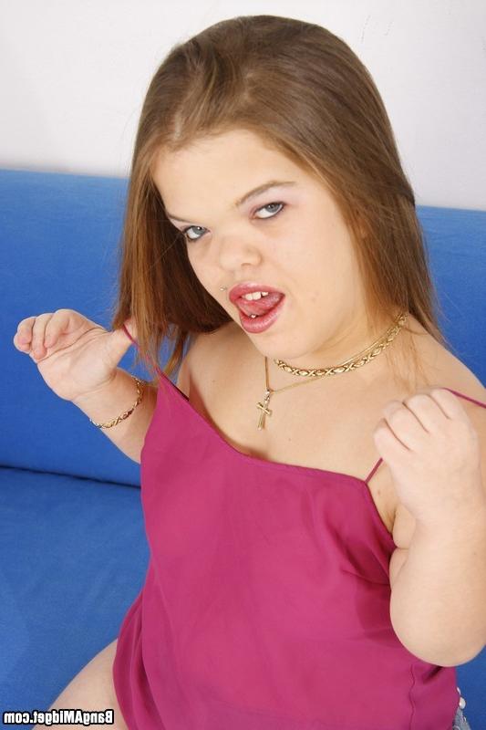 15P Busty Midget Mini Mya Posing Like A Pro
