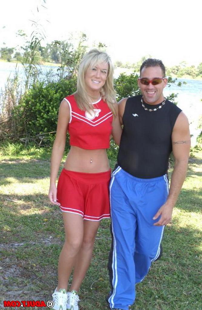 20P Leckere blonde Cheerleaderin wird gebumst