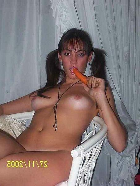 12P Nice girlfriends giving a head