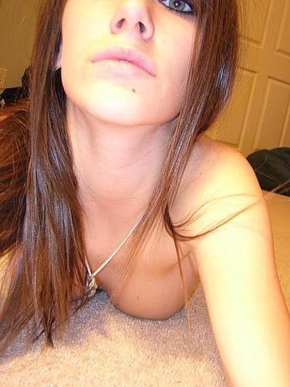 12P Nice girlfriends giving a head