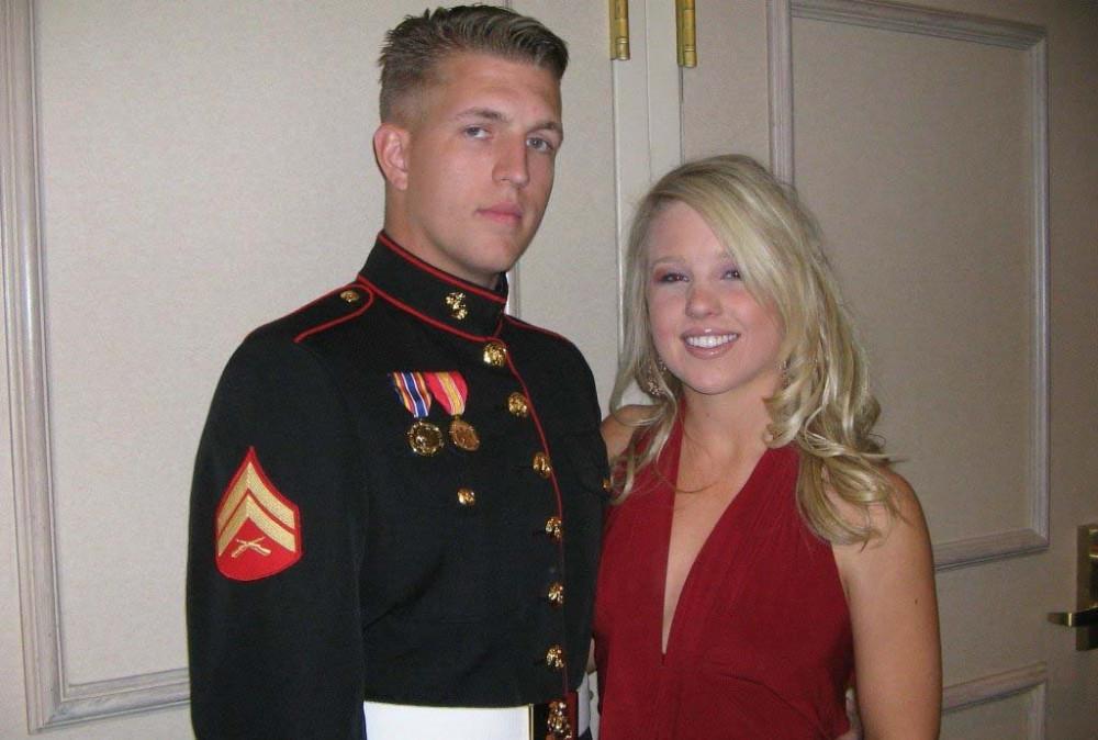 16P Sexy Blonde Military Girlfriend 
