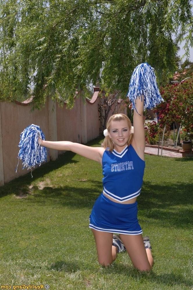 16P Sexy college cheerleader Lexi Belle get her pussy fucked hard