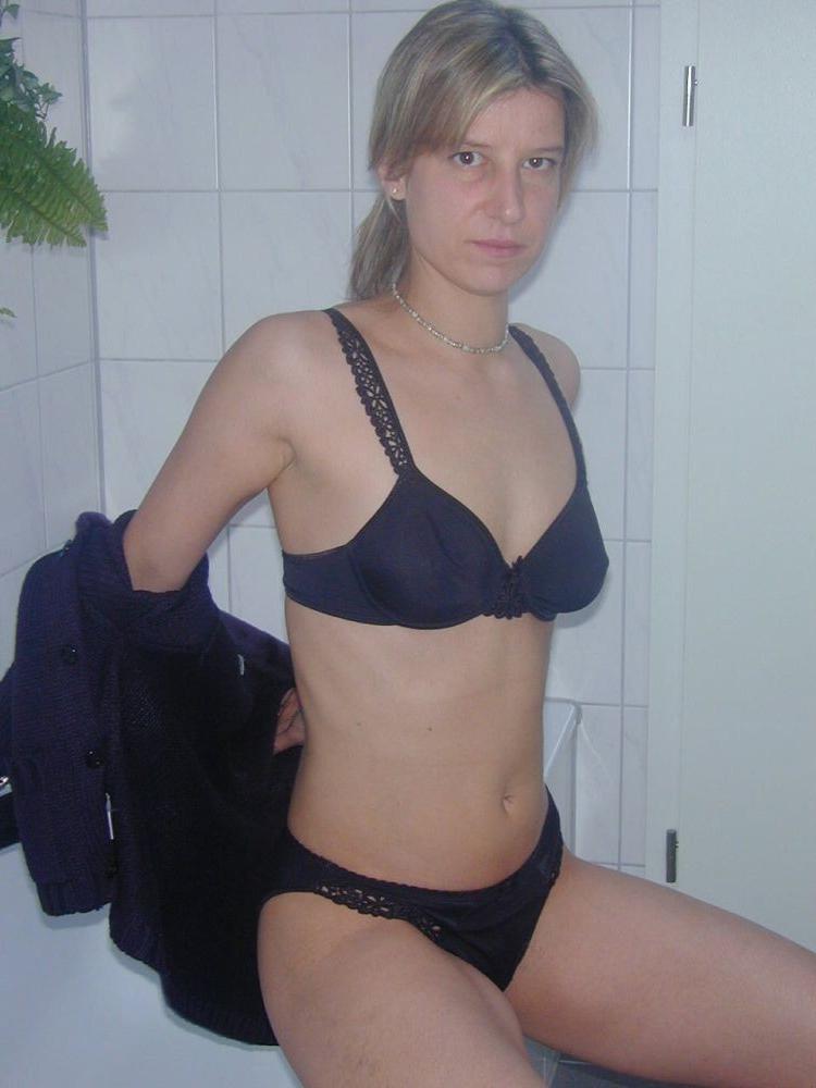 16P Small Tits House Wife Spreading A Nice Pussy In The Bathroom
