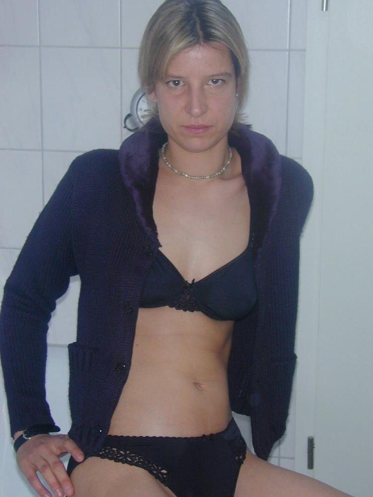 16P Small Tits House Wife Spreading A Nice Pussy In The Bathroom