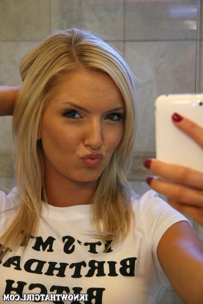 15P Petite blonde girlfriend self shooting in homemade bathroom pix