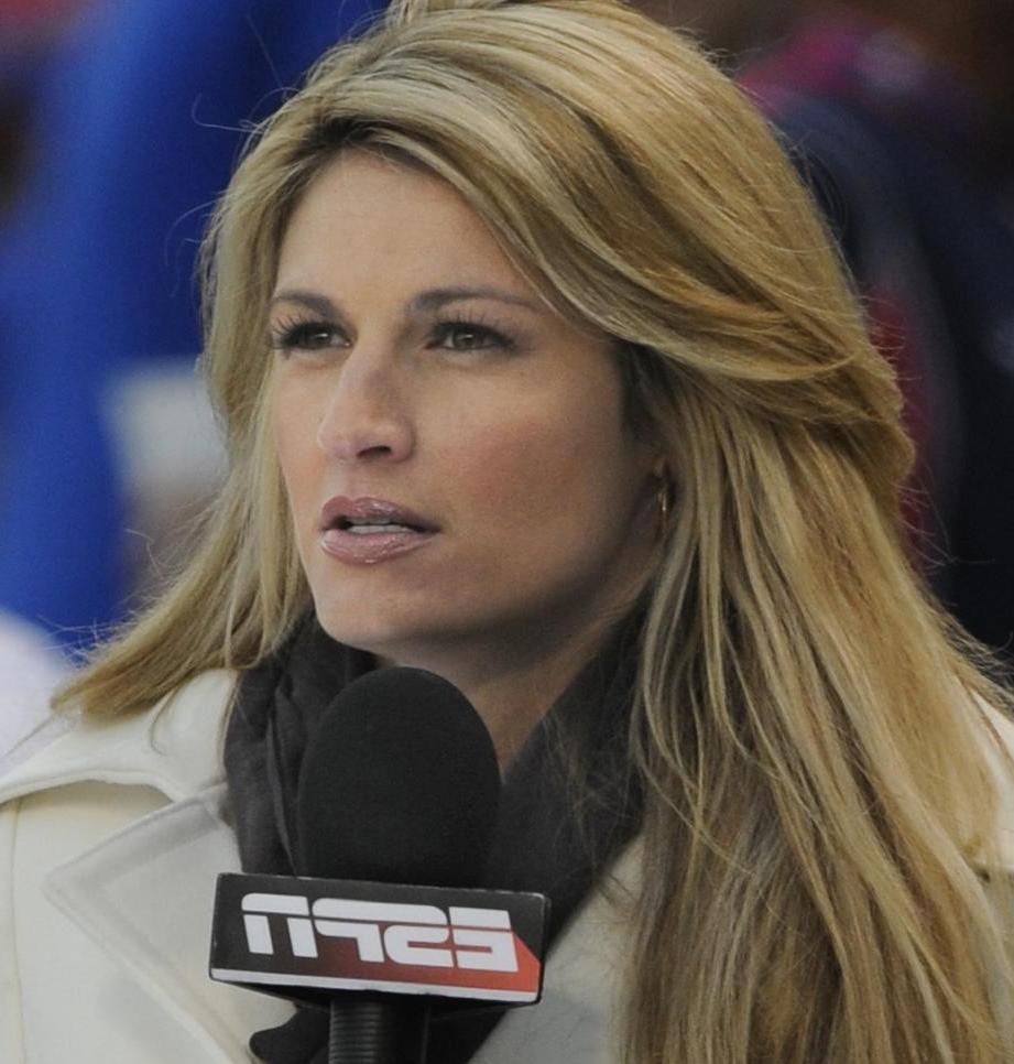 14P Erin Andrews glamorous sportscaster shows her good looks