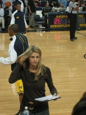 14P Erin Andrews glamorous sportscaster shows her good looks