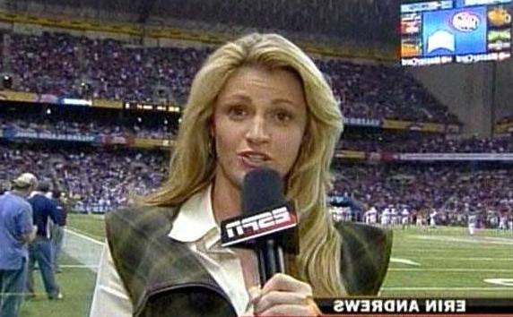 14P Erin Andrews glamorous sportscaster shows her good looks