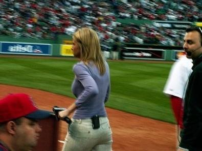 14P Erin Andrews glamorous sportscaster shows her good looks