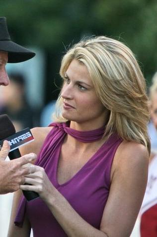 15P Erin Andrews glamorous blonde newscaster hard at work
