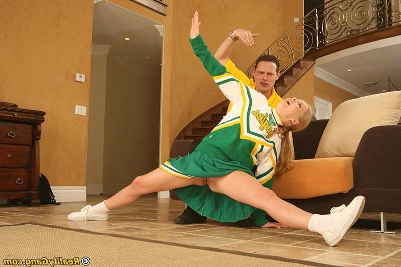 16P A sex blonde cheerleader getting fucked by her coach