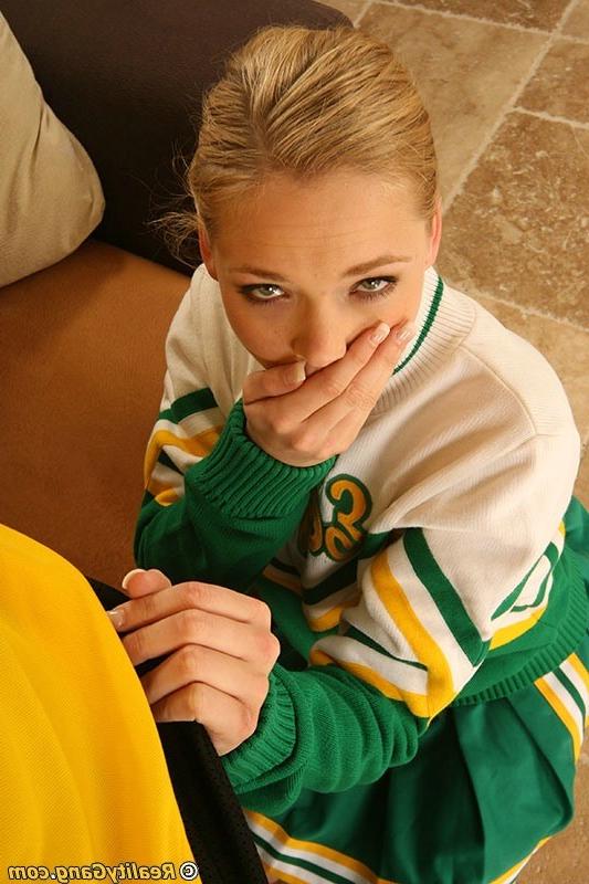16P A sex blonde cheerleader getting fucked by her coach