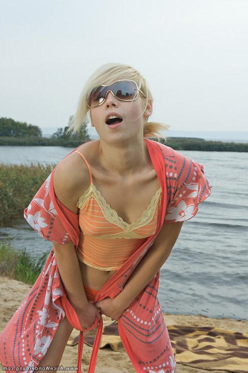 17P Young stunning Alice taking down her sexy thin panties outdoors