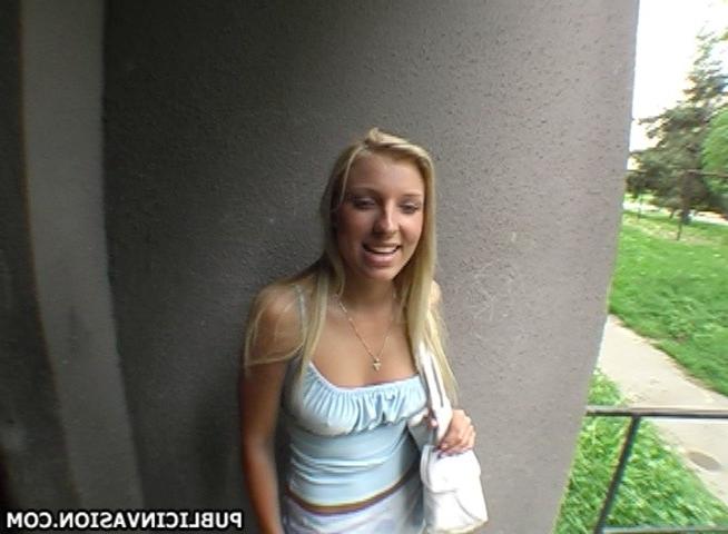 16P skankity skank bimbo sucks off a dude under de skank brigde