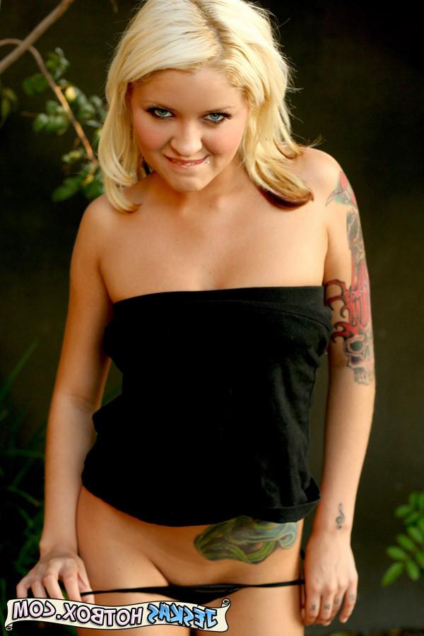 12P Jeska loves to show off her perfect round ass in a tiny black thong