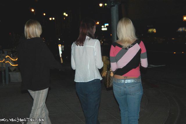 25P Ssexy older babe gets fucked by two  girls on video