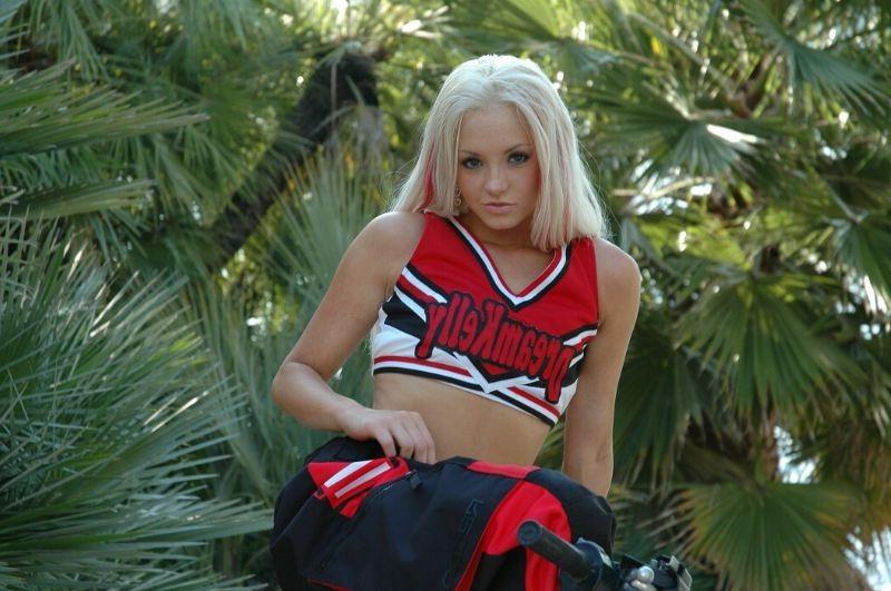 15P Blonde cheerleader shows her tittes after practice outside