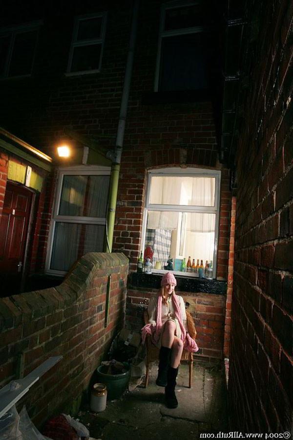 15P Pretty blonde flashing her private parts outside