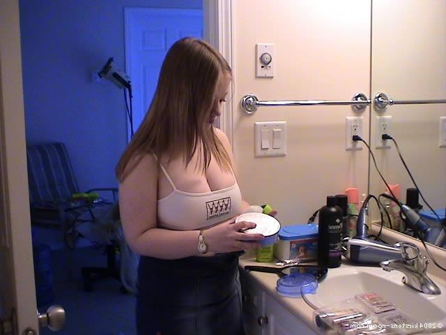 16P Busty amateur plays around in the bathroom