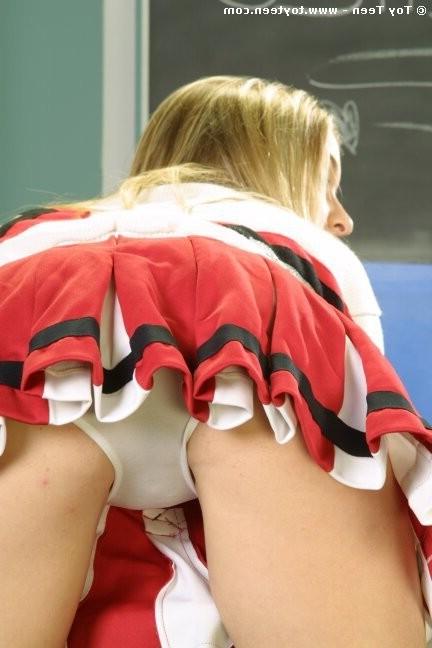 18P Cheerleader Strips And Masturbates