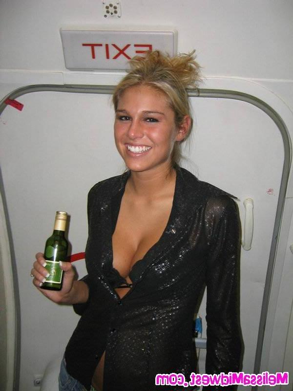 16P Public flashing by blonde teen hottie
