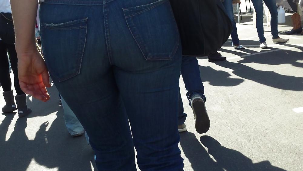 25P Sexy teen butts in tight ass jeans 