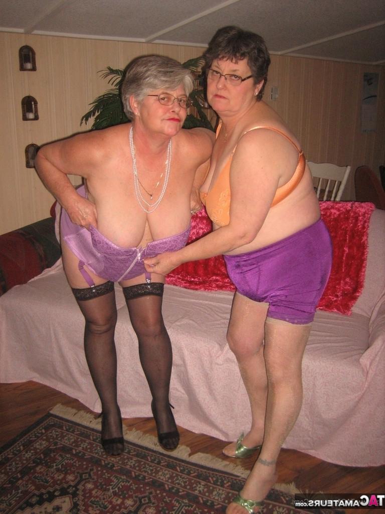 20P Girdlegoddess and Mistress Sue are so sexy together im wearing a
