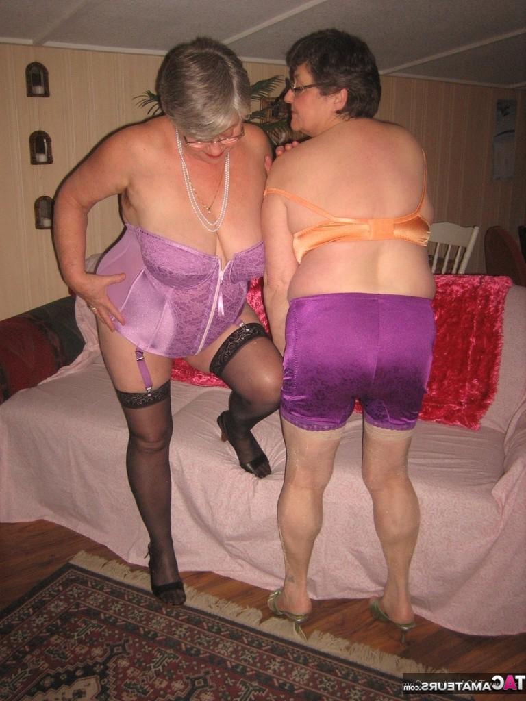 20P Girdlegoddess and Mistress Sue are so sexy together im wearing a