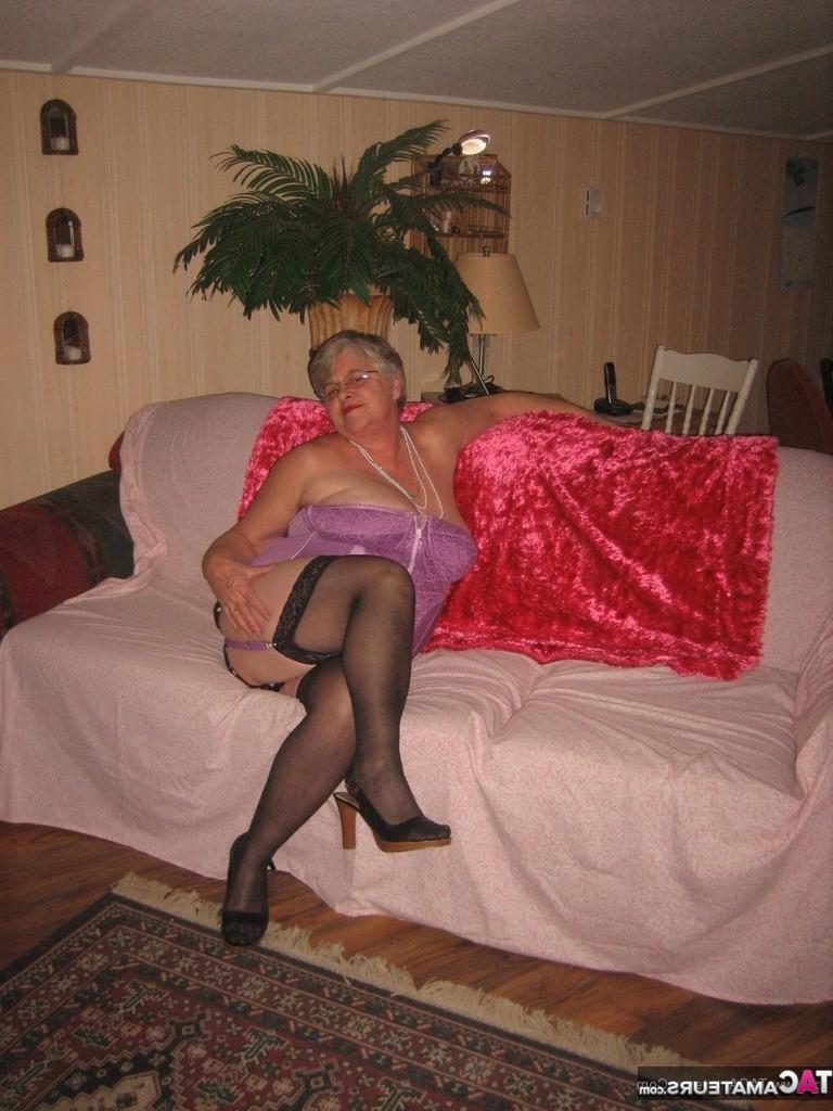 20P Girdlegoddess and Mistress Sue are so sexy together im wearing a