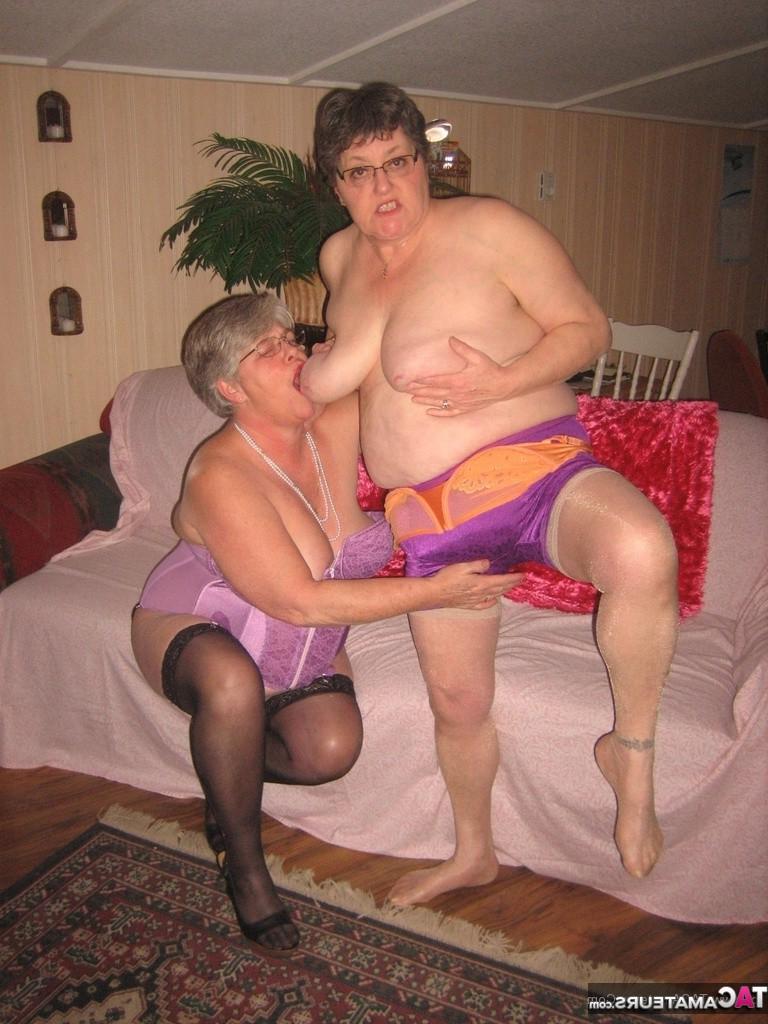 20P Girdlegoddess and Mistress Sue are so sexy together im wearing a
