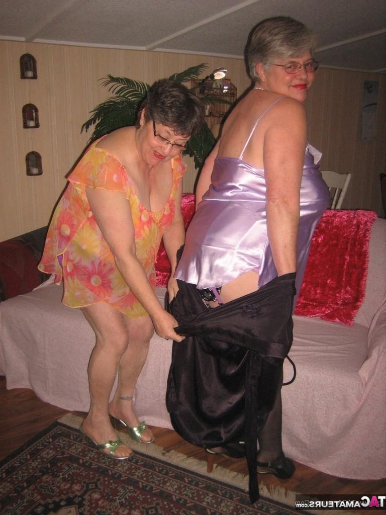 20P Girdlegoddess and Mistress Sue are so sexy together im wearing a