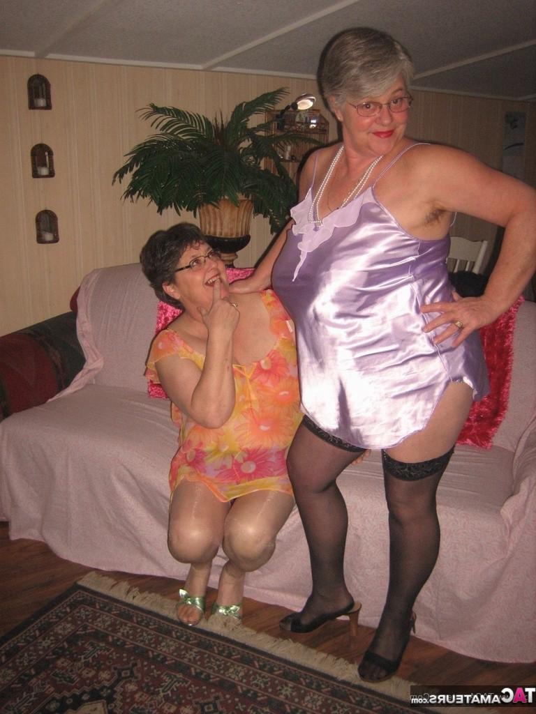 20P Girdlegoddess and Mistress Sue are so sexy together im wearing a