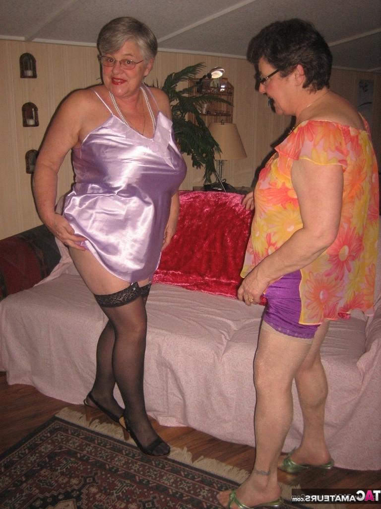 20P Girdlegoddess and Mistress Sue are so sexy together im wearing a