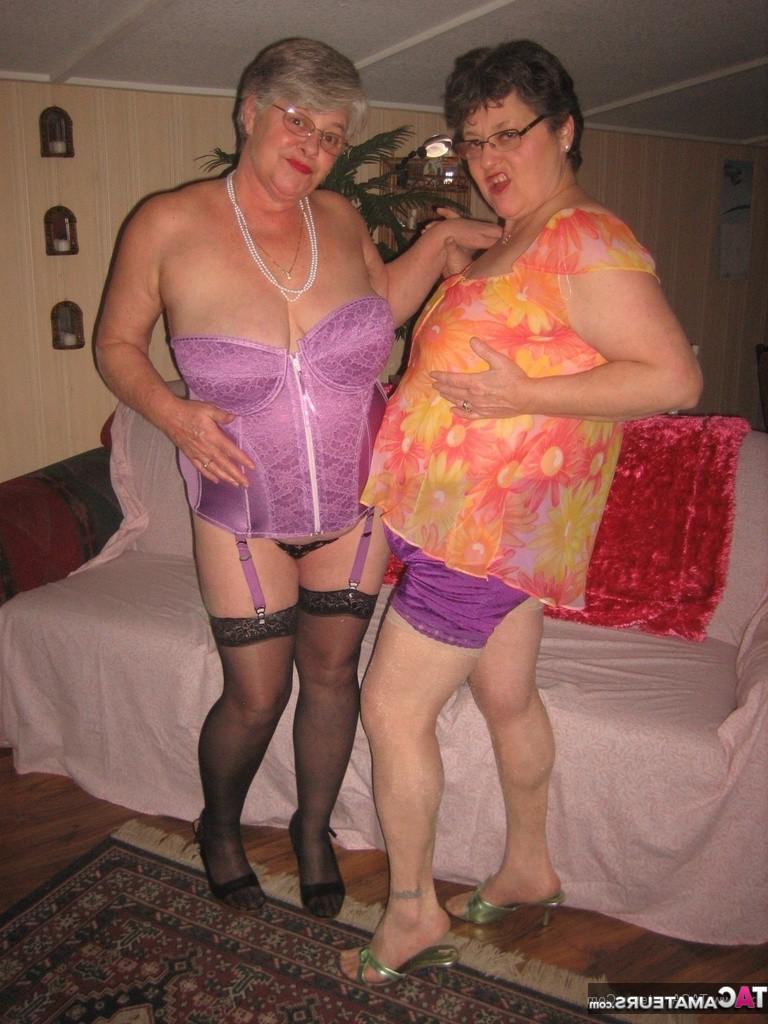 20P Girdlegoddess and Mistress Sue are so sexy together im wearing a