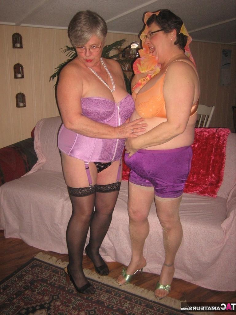 20P Girdlegoddess and Mistress Sue are so sexy together im wearing a