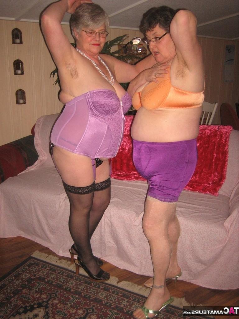 20P Girdlegoddess and Mistress Sue are so sexy together im wearing a
